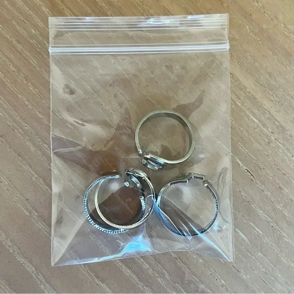 *NEW* OLIVIA RODRIGO Themed GUTS Letters Set of 4 Rings in Silver - Picture 8 of 11